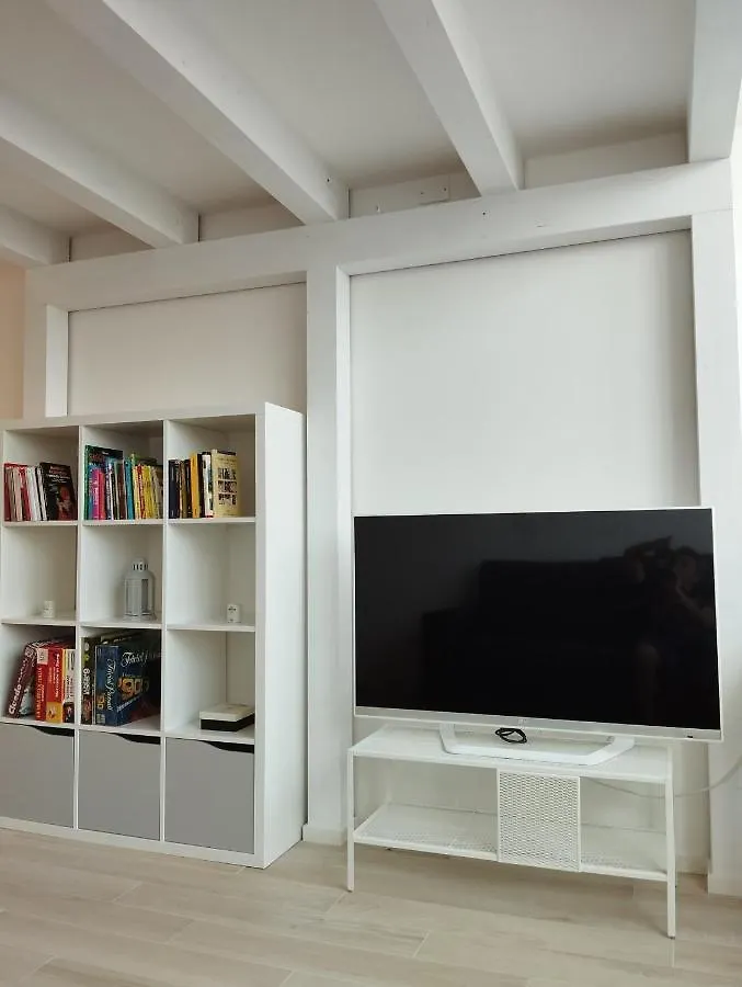 Llhome Bologna Elegante Monolocale Ristrutturato Con Posto Auto Coperto 0*,
