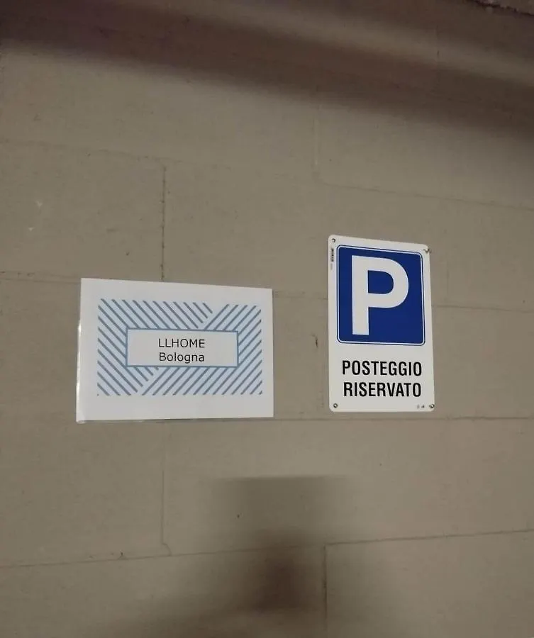 Apartment Llhome Bologna Elegante Monolocale Ristrutturato Con Posto Auto Coperto