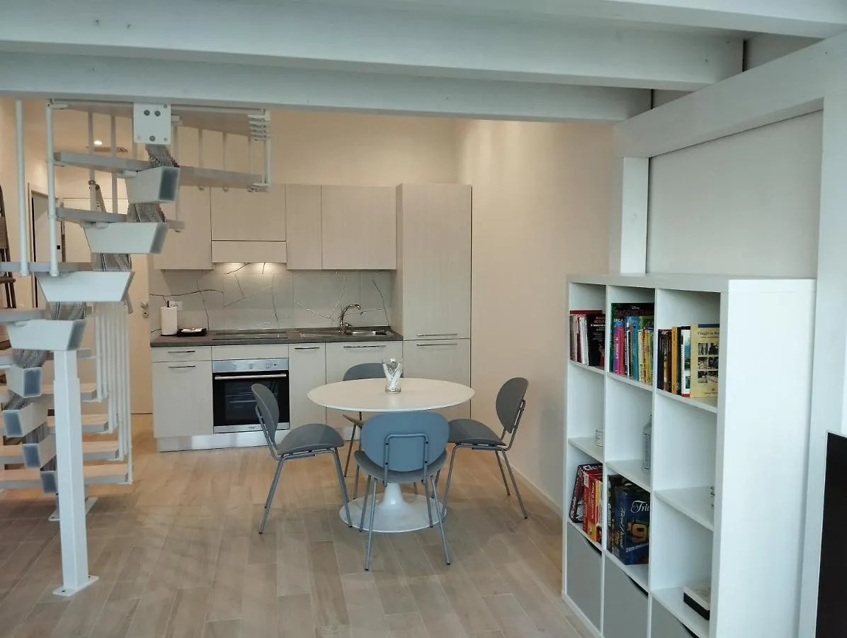 Llhome Bologna Elegante Monolocale Ristrutturato Con Posto Auto Coperto 0*,