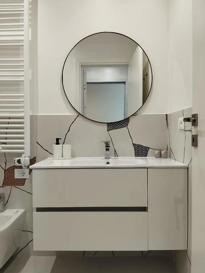 Apartment Llhome Bologna Elegante Monolocale Ristrutturato Con Posto Auto Coperto