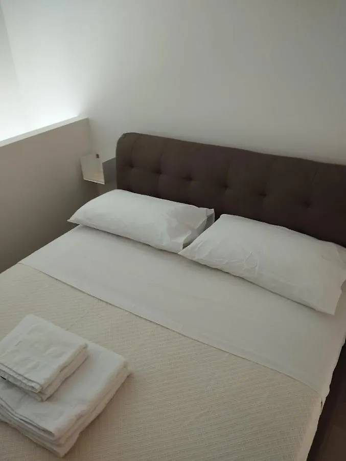 Llhome Bologna Elegante Monolocale Ristrutturato Con Posto Auto Coperto
