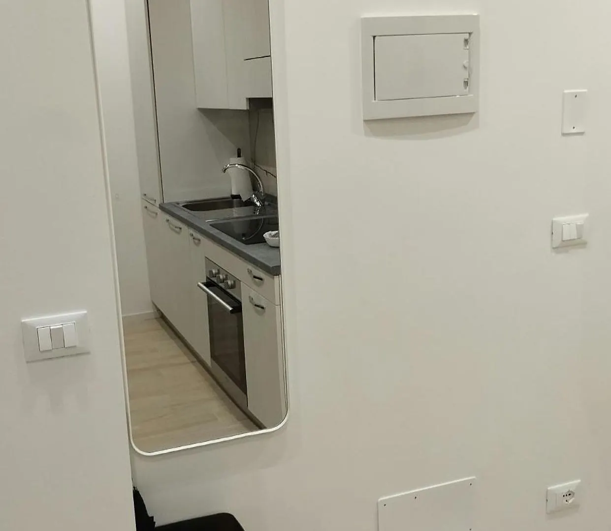 Llhome Bologna Elegante Monolocale Ristrutturato Con Posto Auto Coperto