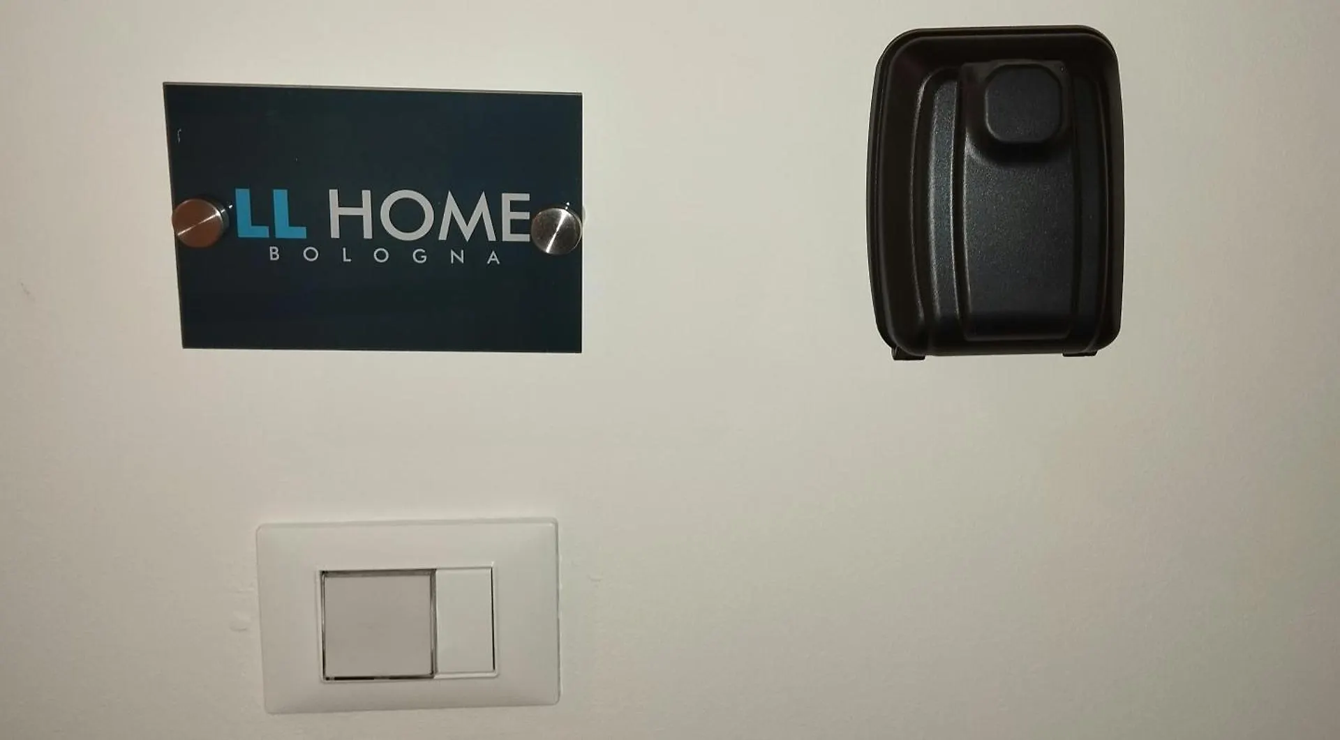 Llhome Bologna Elegante Monolocale Ristrutturato Con Posto Auto Coperto